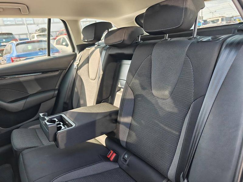 Škoda Octavia Ambition 6MP 2,0TDI - fotka 8 z 21
