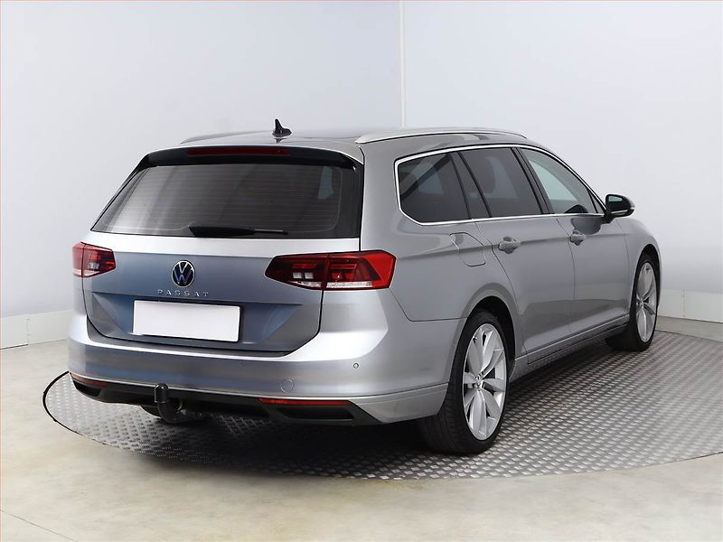 Volkswagen Passat (2022) Elegance 2.0 TDI, Automat - fotka 5 z 20