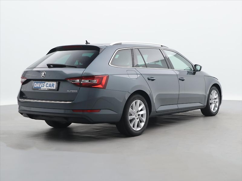 Škoda Superb 2,0 TDI DSG Style - fotka 7 z 36