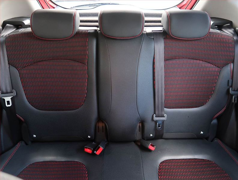 Renault Captur (2017) 1.2 TCe, Kůže, Tempomat - fotka 10 z 18