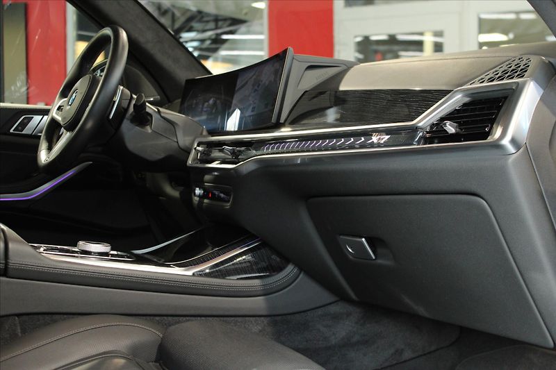 BMW X7 xDrive40d M Sport DAProf/ExDrP - fotka 31 z 43