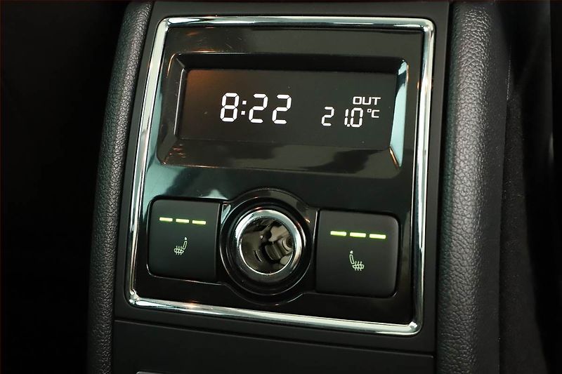 Škoda Superb (2012) Laurin&Klement 3.6 FSI V6 - fotka 16 z 18