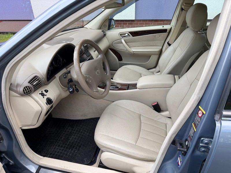 Mercedes-Benz Třídy C 320 3,0 CDi Elegance  - fotka 9 z 23