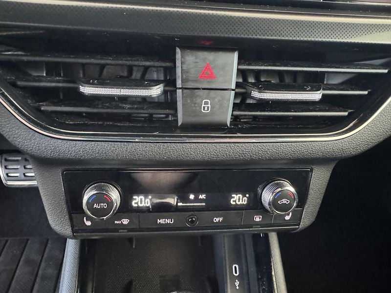 Škoda Kamiq (2020) 1,5TSi DSG NAVI LED TAŽNÉ - fotka 27 z 30