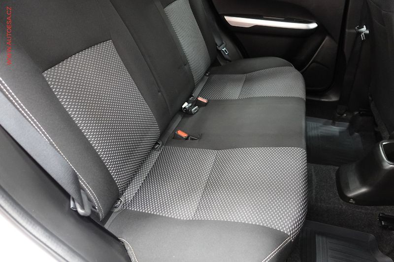 Suzuki Vitara (2016) 1.6 DDiS 4x4, AC, TZ, navi - fotka 12 z 25