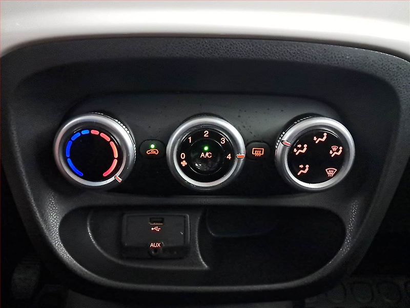 Fiat 500L (2013) 1.3 MultiJet, Serv.kniha - fotka 13 z 17