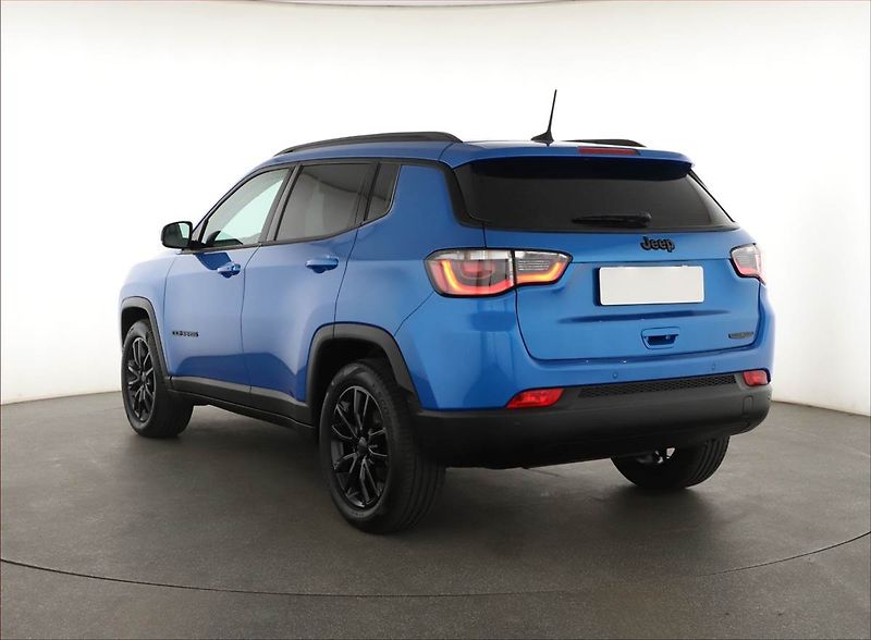 Jeep Compass (2020) 1.3 T-GDI, Kůže, Tempomat - fotka 4 z 19