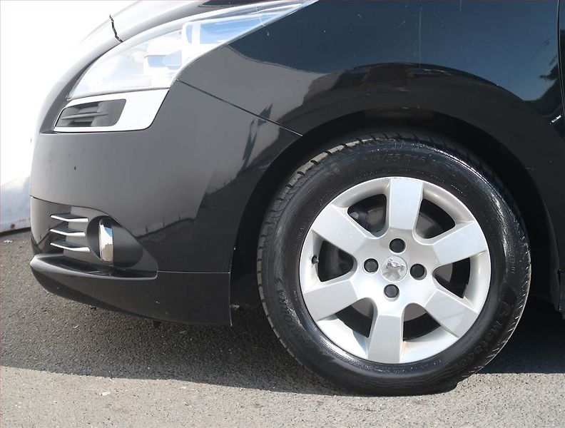 Peugeot 5008 (2013) 1.6 HDi, Automat, 7 míst - fotka 15 z 21