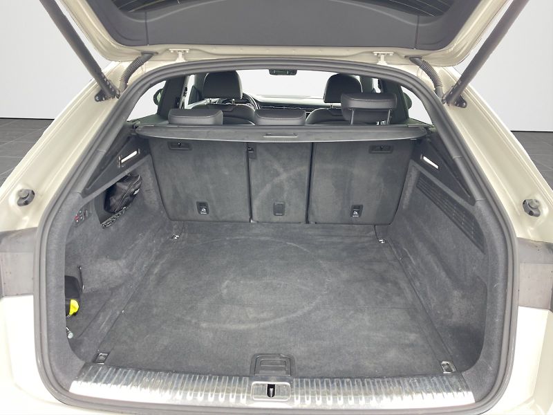 Audi Q8 (2023) 50 TDI 210 kW Quattro S-Line T - fotka 30 z 35
