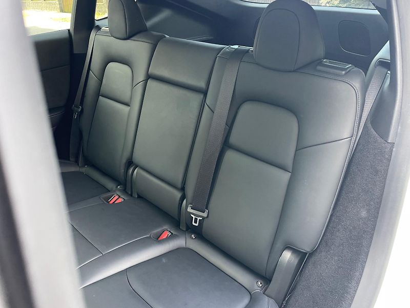 Tesla Model Y RWD 235kw 95,0 % - fotka 32 z 40