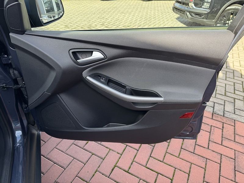 Ford Focus (2011) 1.6i Ti-VCT Klima Servis - fotka 15 z 50
