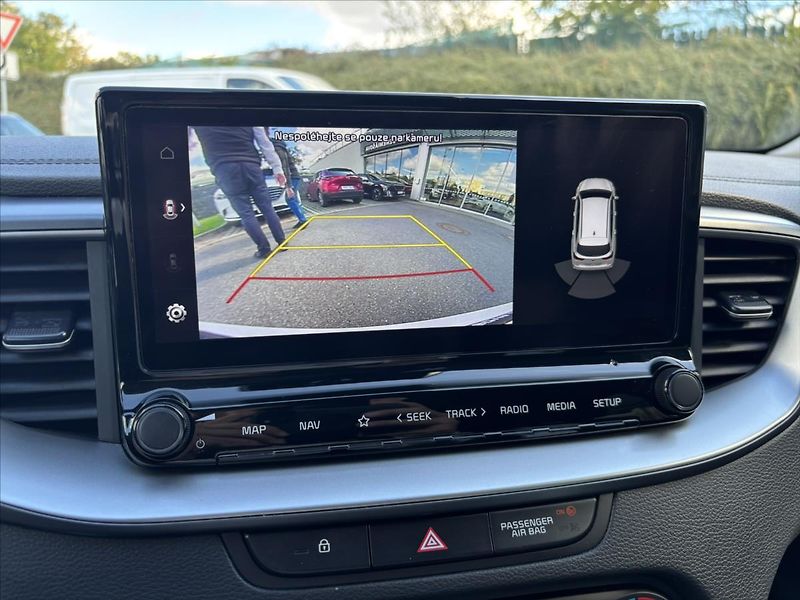 Kia Ceed 1,5 TGDi TOP ZÁRUKA TOP STAV - fotka 17 z 42