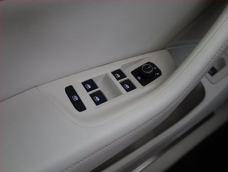 Volkswagen Passat (2016) 2.0 TDI, Serv.kniha, Kůže - fotka 15 z 17