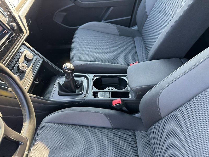 Volkswagen Touran (2016) 1,6 TDI 85 KW STK NAVI TAŽNÉ - fotka 30 z 50