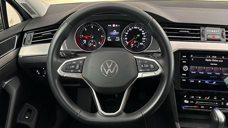 Volkswagen Passat 2.0 TDI DSG Elegance Variant - fotka 9 z 27