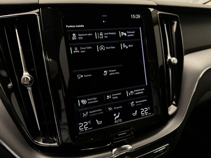 Volvo XC60 B4 AWD MOMENTUM AUT REZERVACE - fotka 32 z 45