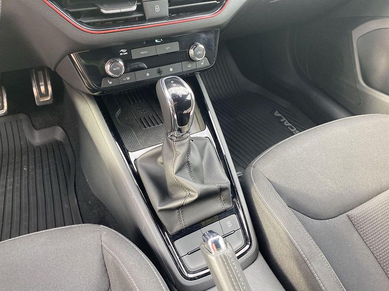 Škoda Scala (2024) 1.0 TSI DSG Drive - fotka 24 z 31