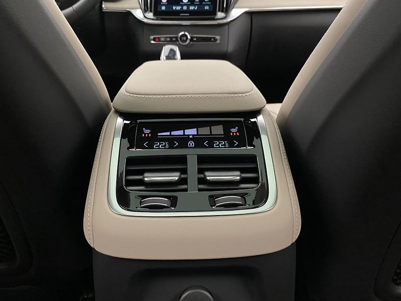Volvo XC90 (2026) T8 AWD Plug-in BRIGHT ULTRA - fotka 75 z 75