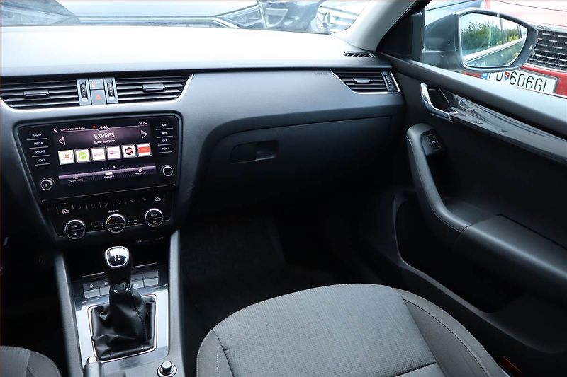 Škoda Octavia (2017) 1.6 TDI, Navi, Tempomat - fotka 8 z 25