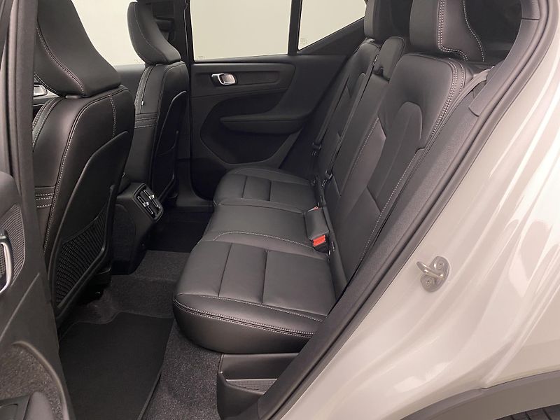 Volvo XC40 (2026) B4 AUT DARK PLUS - fotka 6 z 65