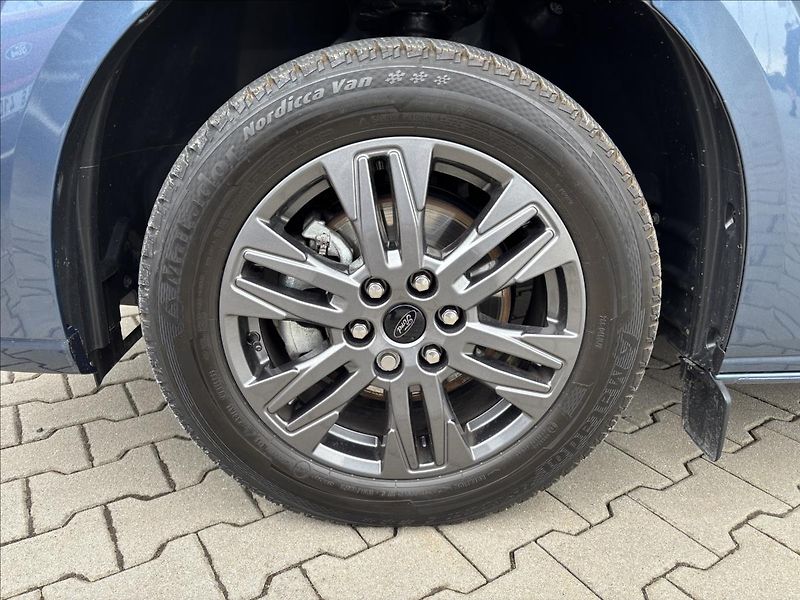 Ford Tourneo Custom 2,0 EcoBlue 125kW L2 Titanium - fotka 9 z 47