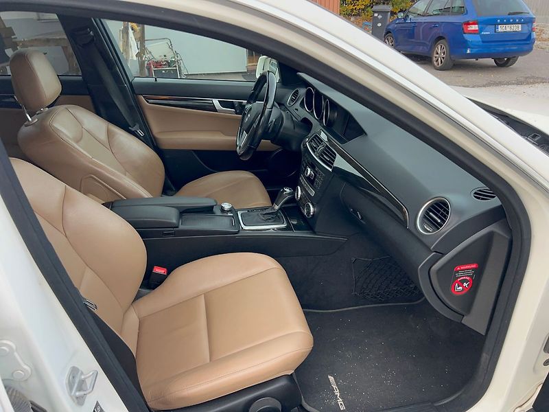 Mercedes-Benz Třídy C AMG LINE 3.0 CDI 4MATIC - fotka 10 z 15