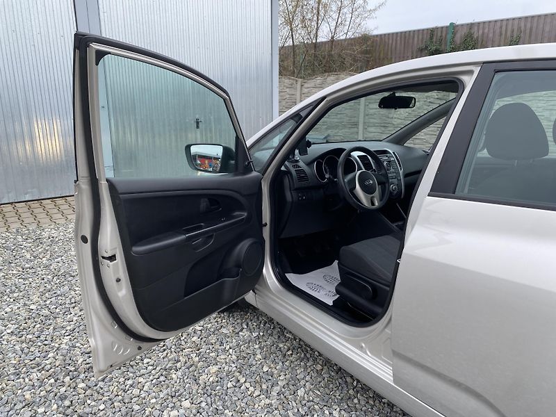 Kia Venga 1.4i 16v 90PS KLIMA SERVIS!!!  - fotka 90 z 144