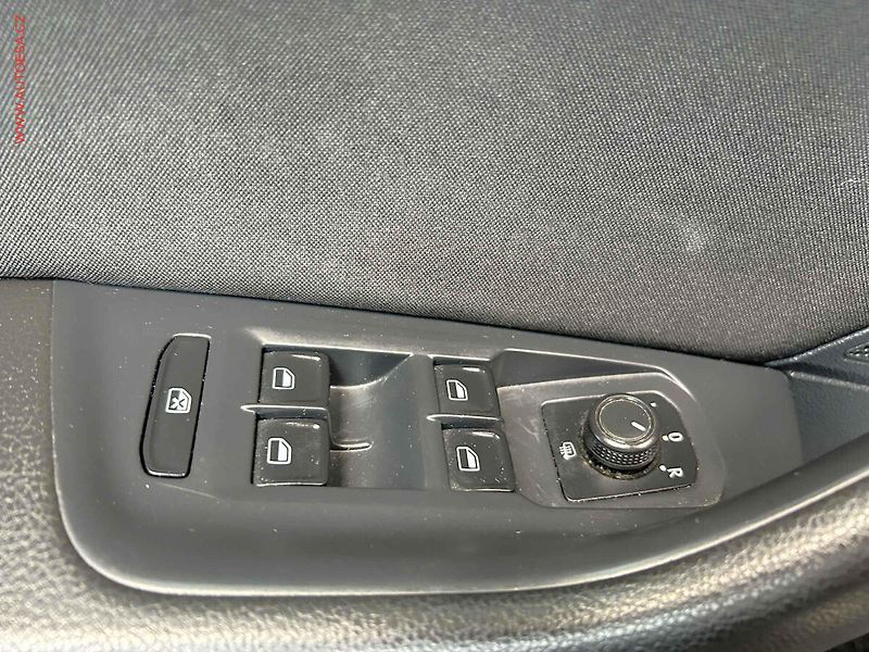 Volkswagen Passat (2015) 1.4TSi, 1.maj, LED, navi - fotka 12 z 18