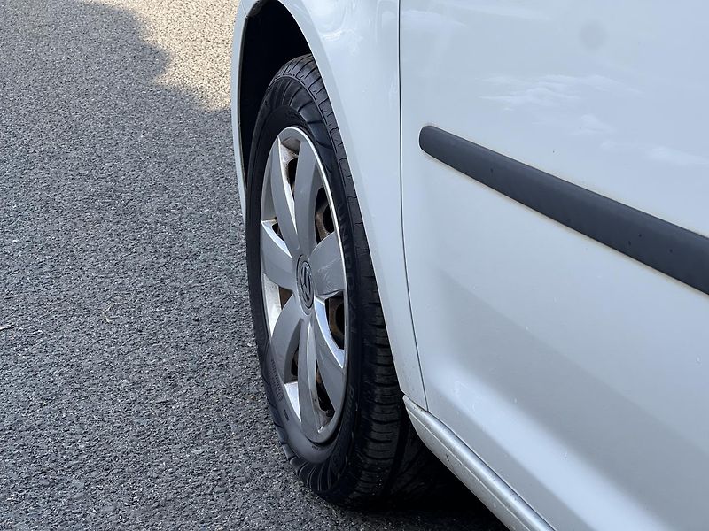 Volkswagen Touran 1.2TSi 77kw  7MÍST TEMPOMAT  - fotka 40 z 43