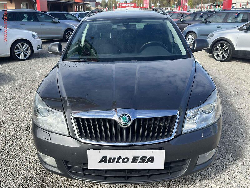 Škoda Octavia (2013) 2.0TDi, DSG, navi - fotka 2 z 20