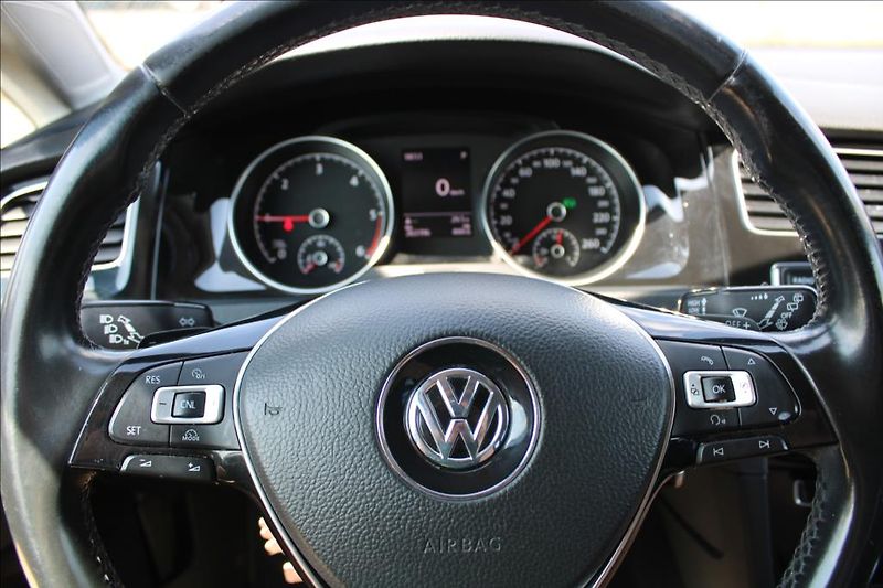 Volkswagen Golf 2,0 TDi  XENONY, AUTOMAT - fotka 19 z 32