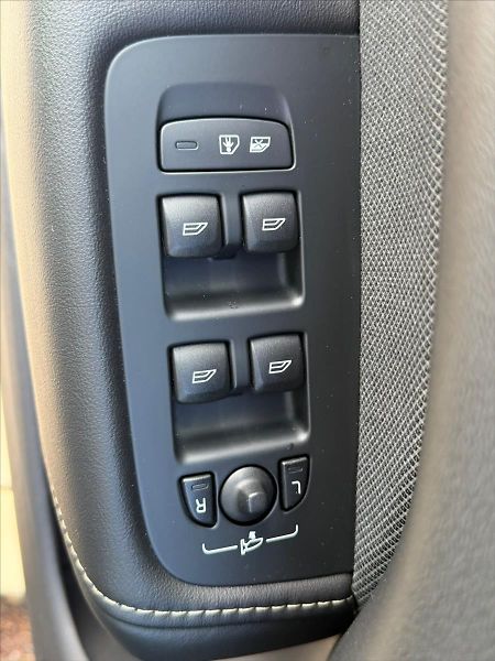Volvo XC60 2,0 - fotka 41 z 62