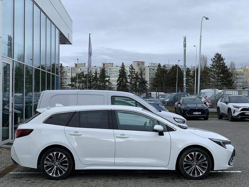 Toyota Corolla TS STYLE 1.8 HEV 103kW e-CVT - fotka 10 z 18