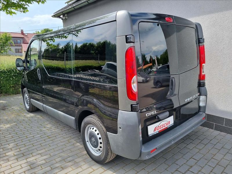 Opel Vivaro 2,5 DCi 8 Míst Webasto 2xKlima - fotka 4 z 31