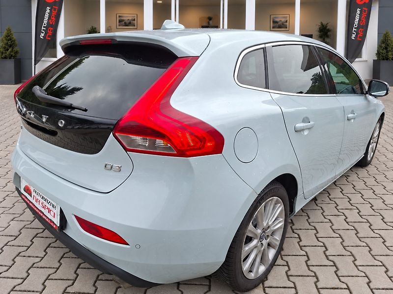 Volvo V40 (2012) 2.0D3 110kW AUT -1.MAJITEL - fotka 8 z 37