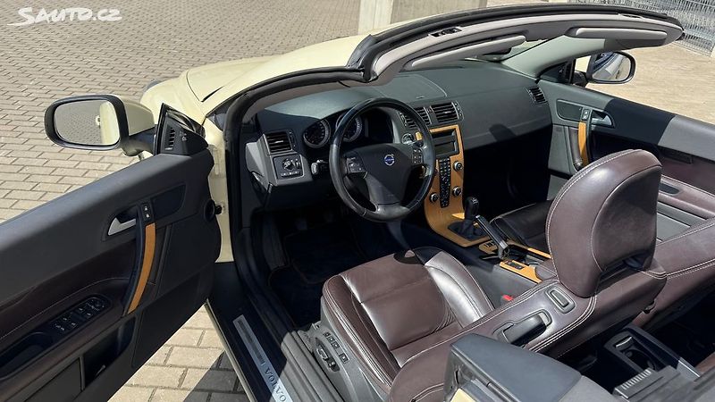 Volvo C70 Cabrio 2.0D4 130kw ČR původ - fotka 11 z 21