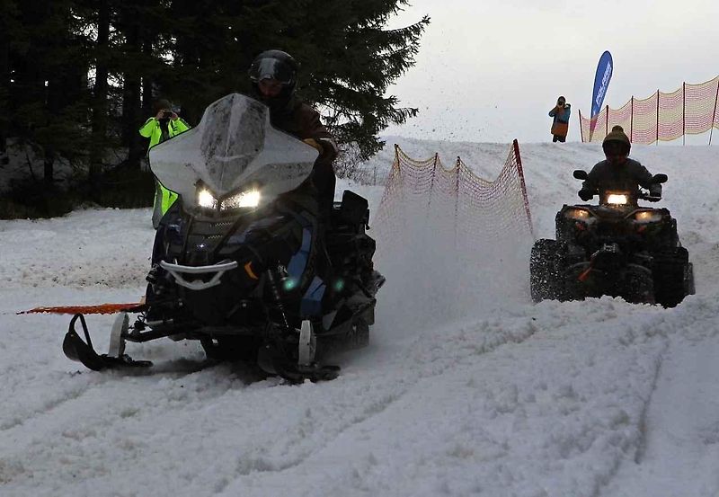 Na čtyřkolce se sněhovými pásy se dostanete v zimě všude