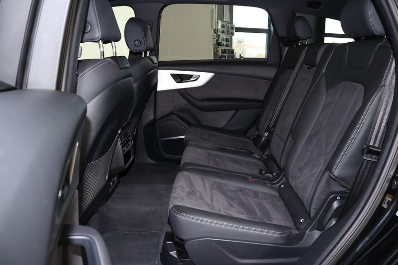 Audi Q7 Sline 50 TDI quattro tiptronic - fotka 12 z 26