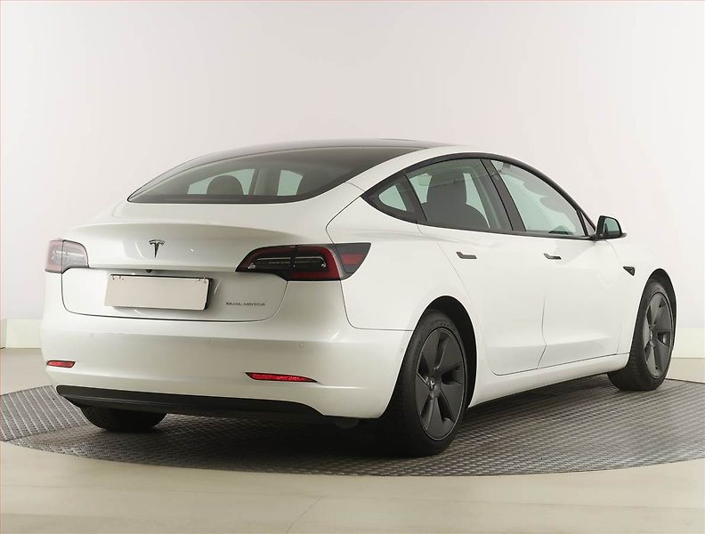 Tesla Model 3 (2021) Long Range 4WD 79kWh, SoH 81% - fotka 5 z 33