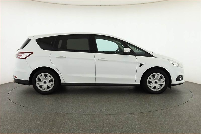 Ford S-MAX (2016) 2.0 TDCi, 4X4, Navi, Tempomat - fotka 6 z 15