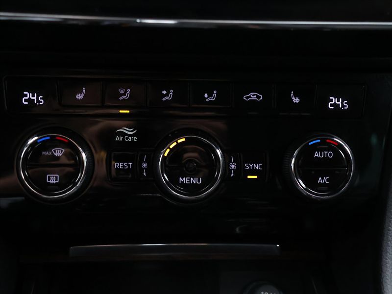 Škoda Superb 2,0 TDI 140kW DSG Scout 4x4 CZ - fotka 23 z 32