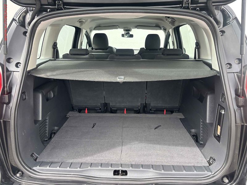 Peugeot 5008 (2011) 1.6 HDi, AC, tempo, park - fotka 7 z 16