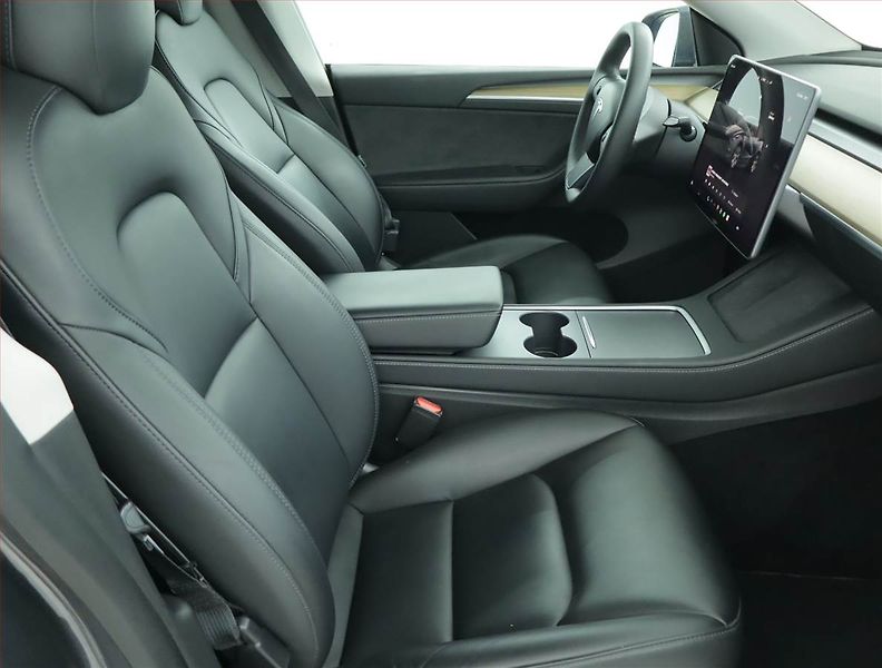 Tesla Model Y (2022) Long Range AWD 79kWh, SoH 89% - fotka 9 z 24