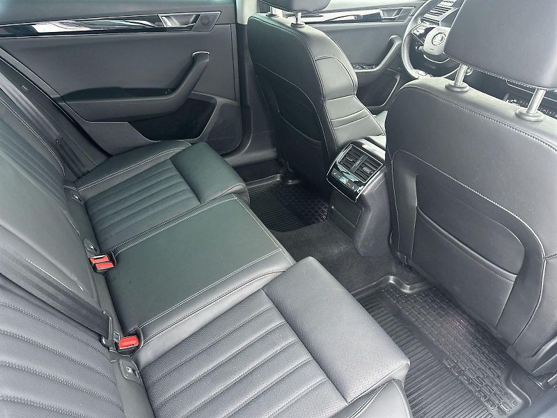 Škoda Superb (2023) Combi 2.0 TDI 4x4 DSG L&K - fotka 10 z 36