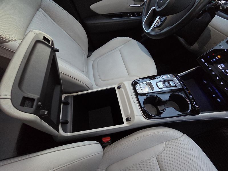 Hyundai Tucson (2021) 1.6 HEV 4x4 Style A/T - fotka 38 z 41
