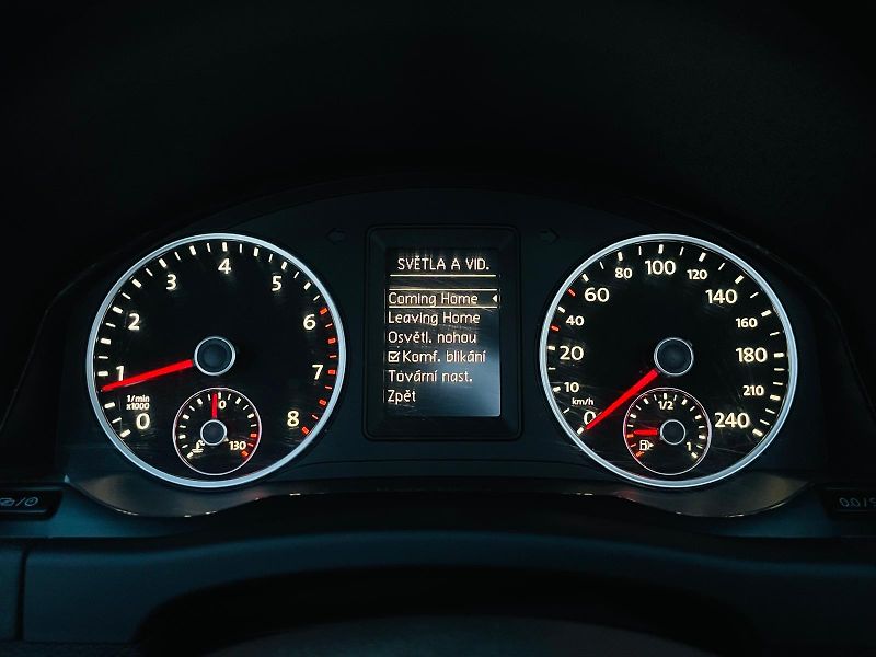 Volkswagen Tiguan 1.4TSI MANUÁL VÝHŘEV PANORAMA - fotka 42 z 46