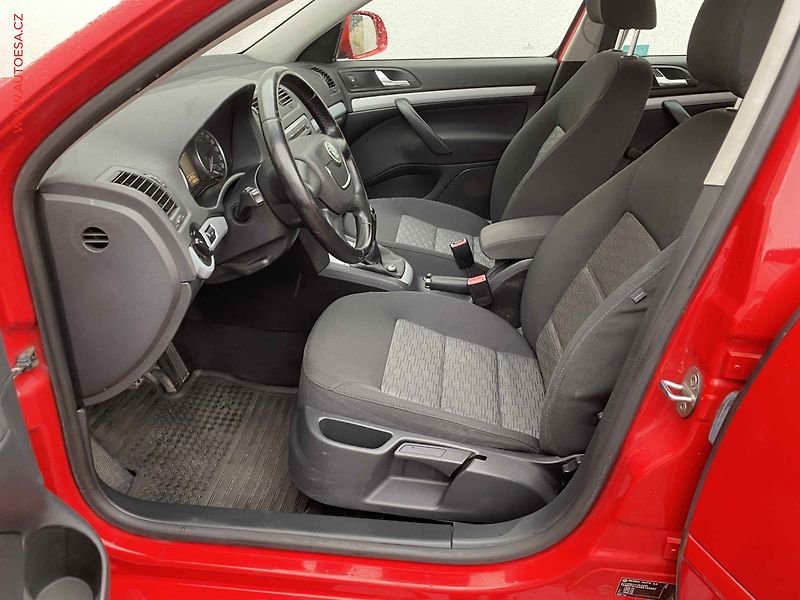 Škoda Octavia (2011) 1.6 TDi, ČR, AC, TZ, tempo - fotka 9 z 16