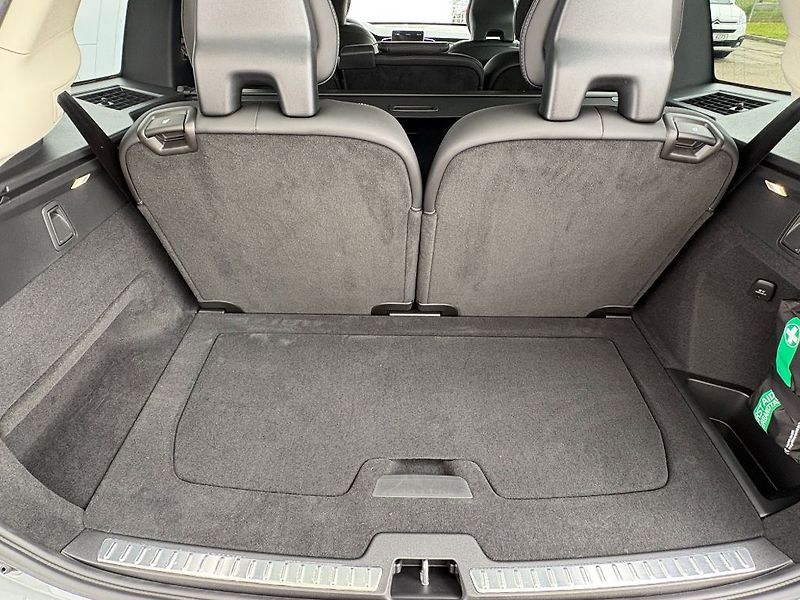 Volvo XC90 Plus Bright B5 184kW - fotka 15 z 18