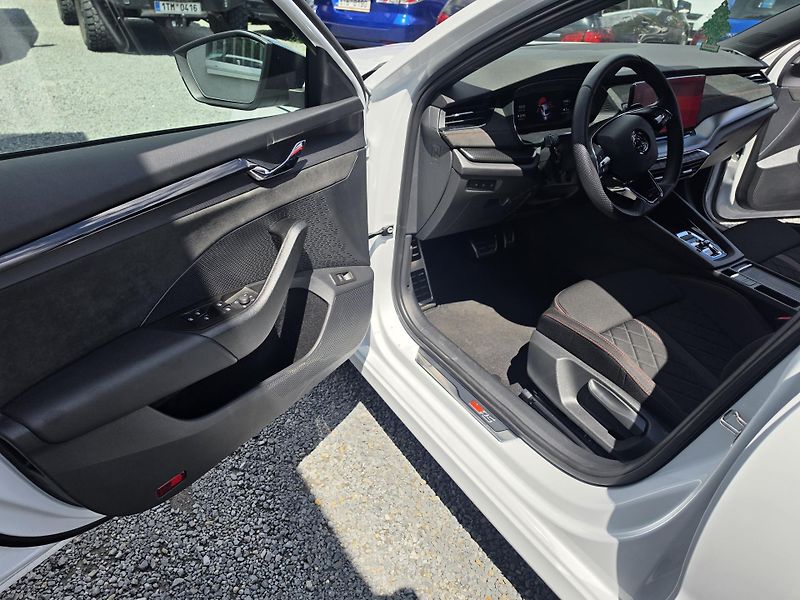 Škoda Octavia 2.0 TDI RS DSG 5100km - fotka 13 z 17