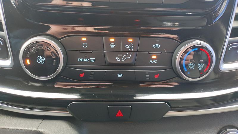Ford Tourneo Custom (2019) 2,0 TDCi 136kW Aut. 8-Míst - fotka 13 z 26